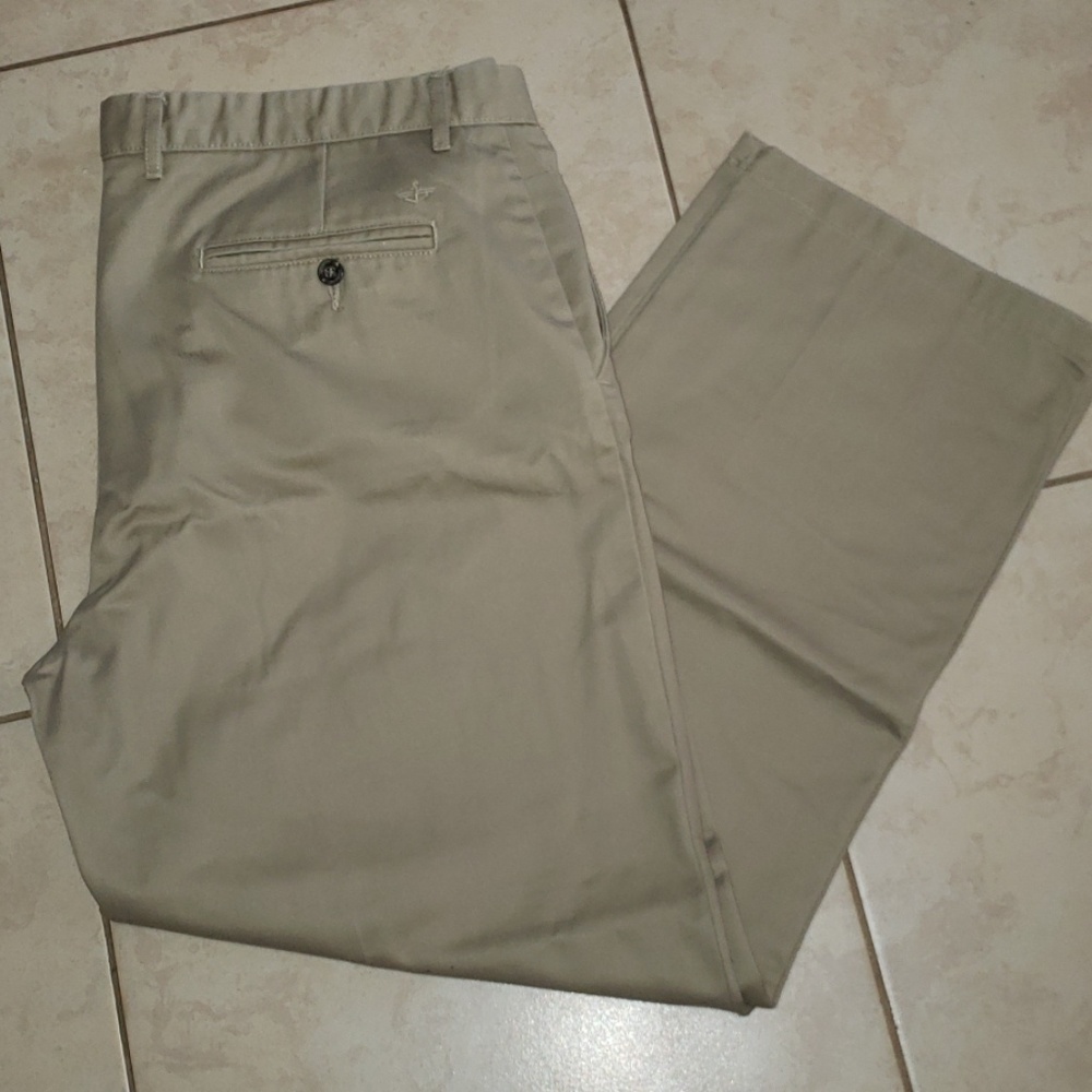 Dockers khaki pants 38x30 EUC.